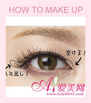 粉红眉头+上扬眼线 甜美rock开眼角妆-流行彩妆