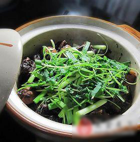 沙锅茨菇焖鹅