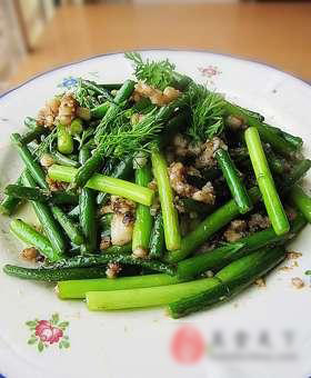 鱼片炒蒜苔