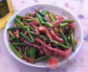 蒜苔腊肉