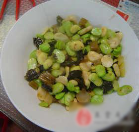 糟菜炒蚕豆