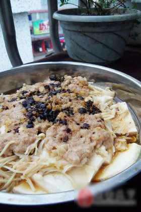 肉末金针菇蒸豆腐