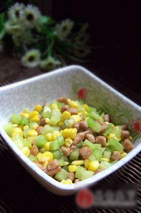 莴笋玉米炒肉丁
