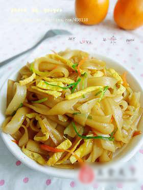鸡蛋炒河粉