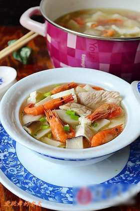 杏鲍菇鲥虾豆腐汤