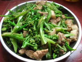 鲜肉炒花椰菜