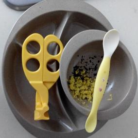 宝宝食谱肉松紫菜蛋黄粥